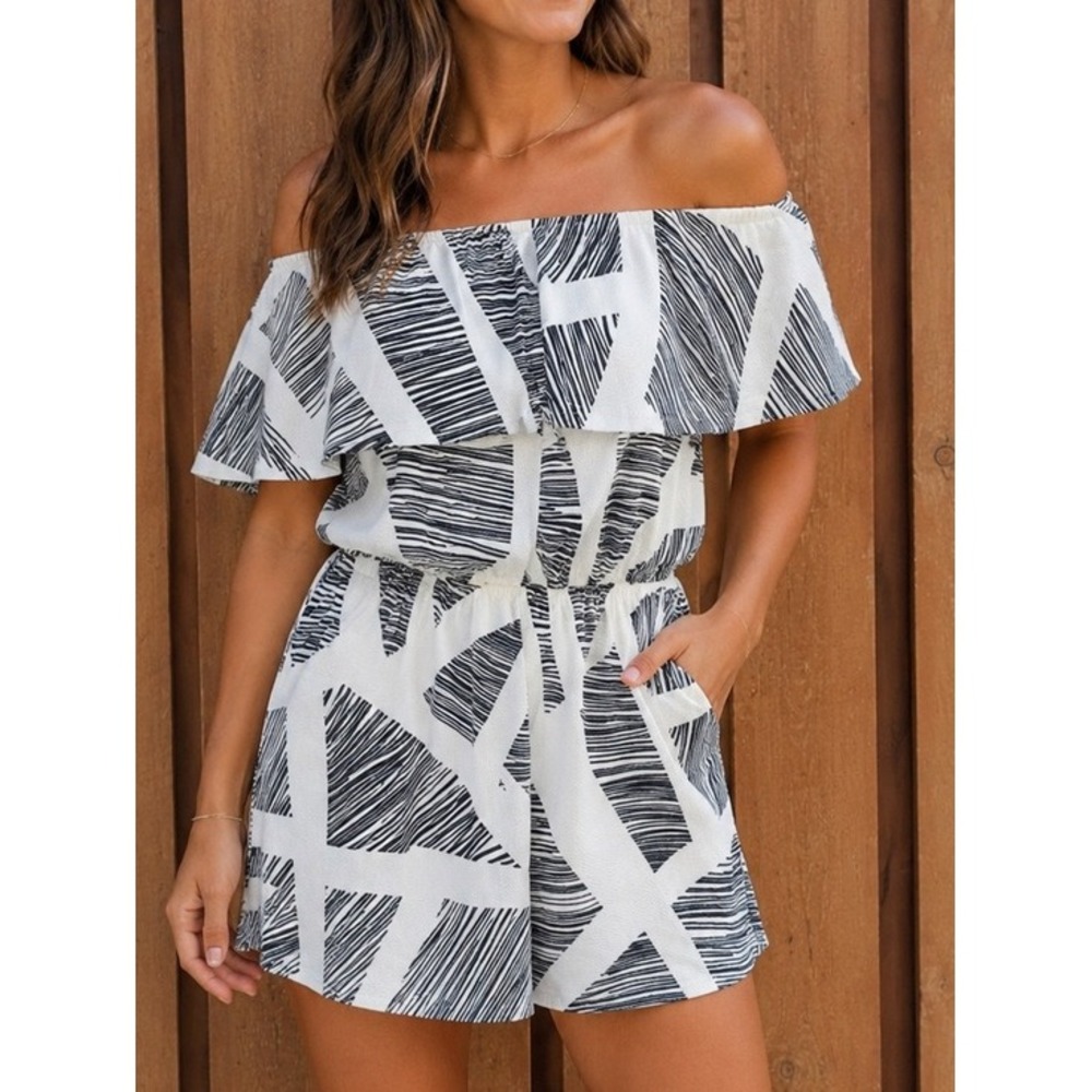 WOMEN'S Off The Shoulder ROMPER. Sz‎ S.Black & White. Abstract design.